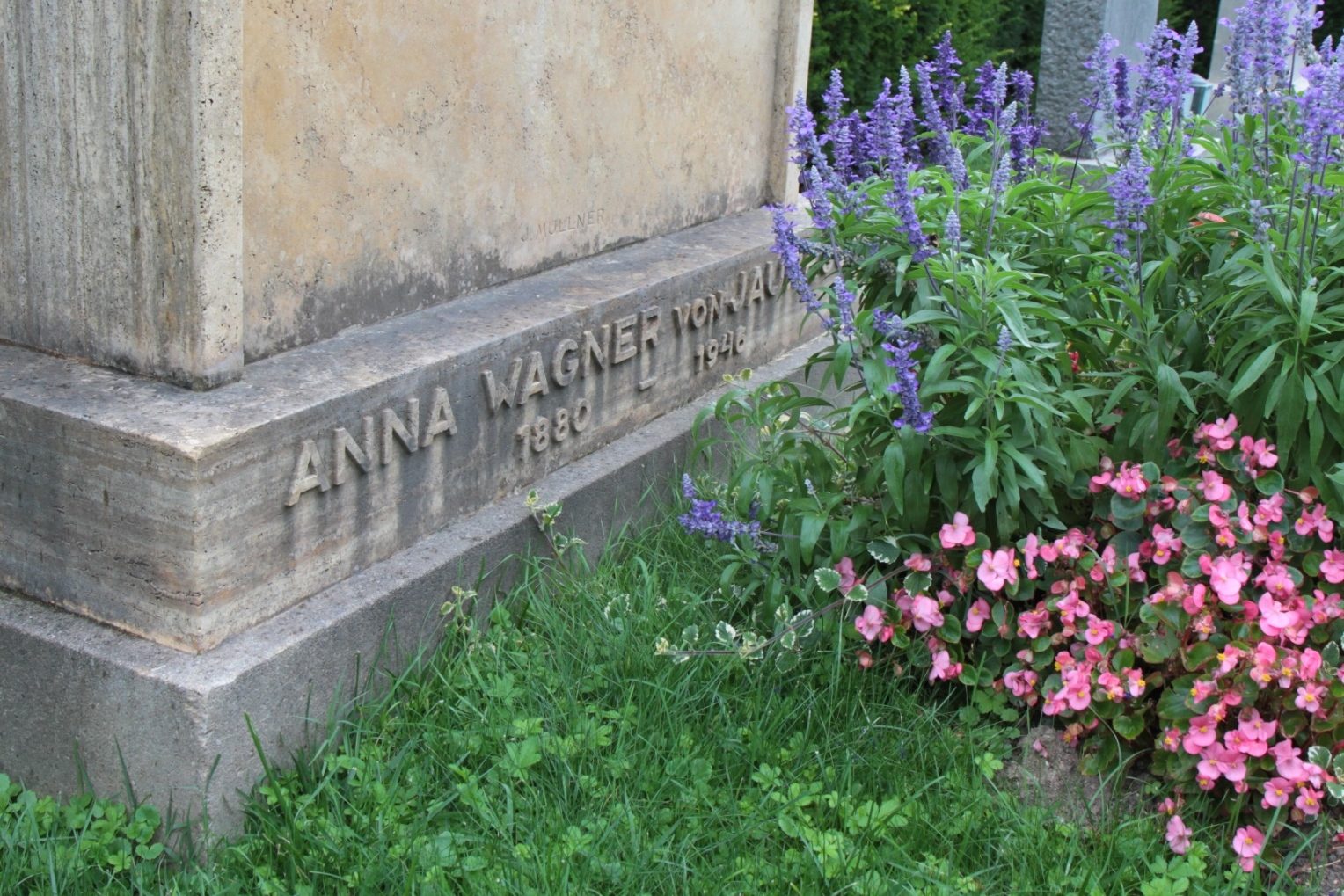 Julius Wagner-Jauregg's tomb, Vienna - 04.JPG